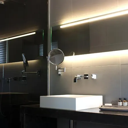 לינה וארוחת בוקר Commune אמסטרדם