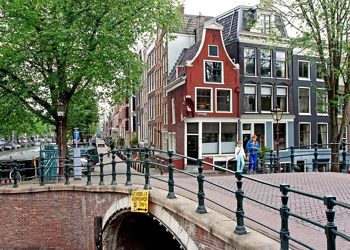 Bed & Breakfast Commune 3*