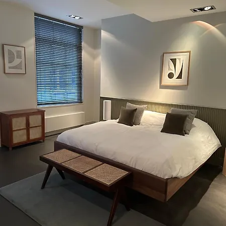 לינה וארוחת בוקר Commune אמסטרדם