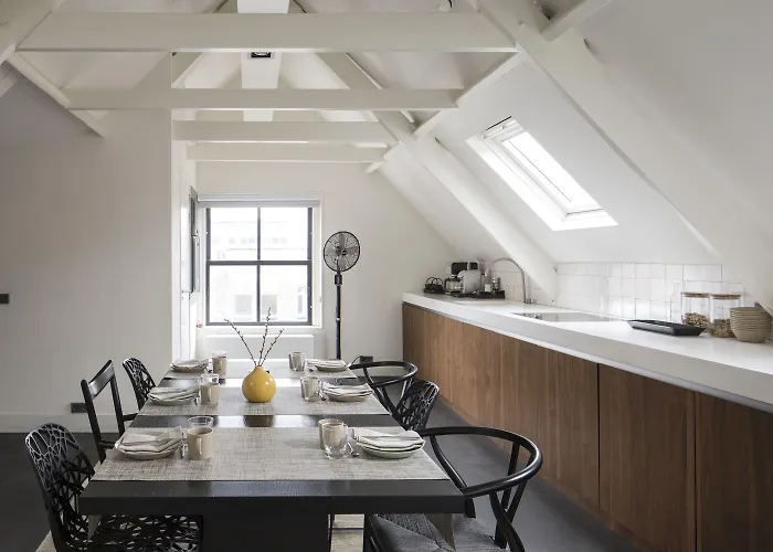 Commune לינה וארוחת בוקר אמסטרדם