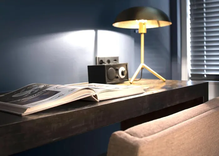 לינה וארוחת בוקר Commune אמסטרדם